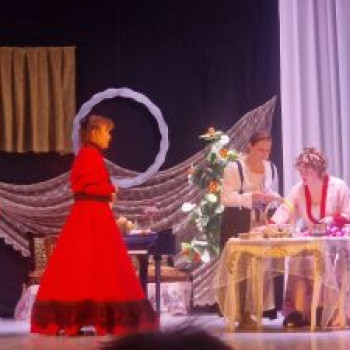 23 декабря в Центре культуры Ягодное состоялась очередная премьера спектакля, созданного народным театром «Аншлаг «